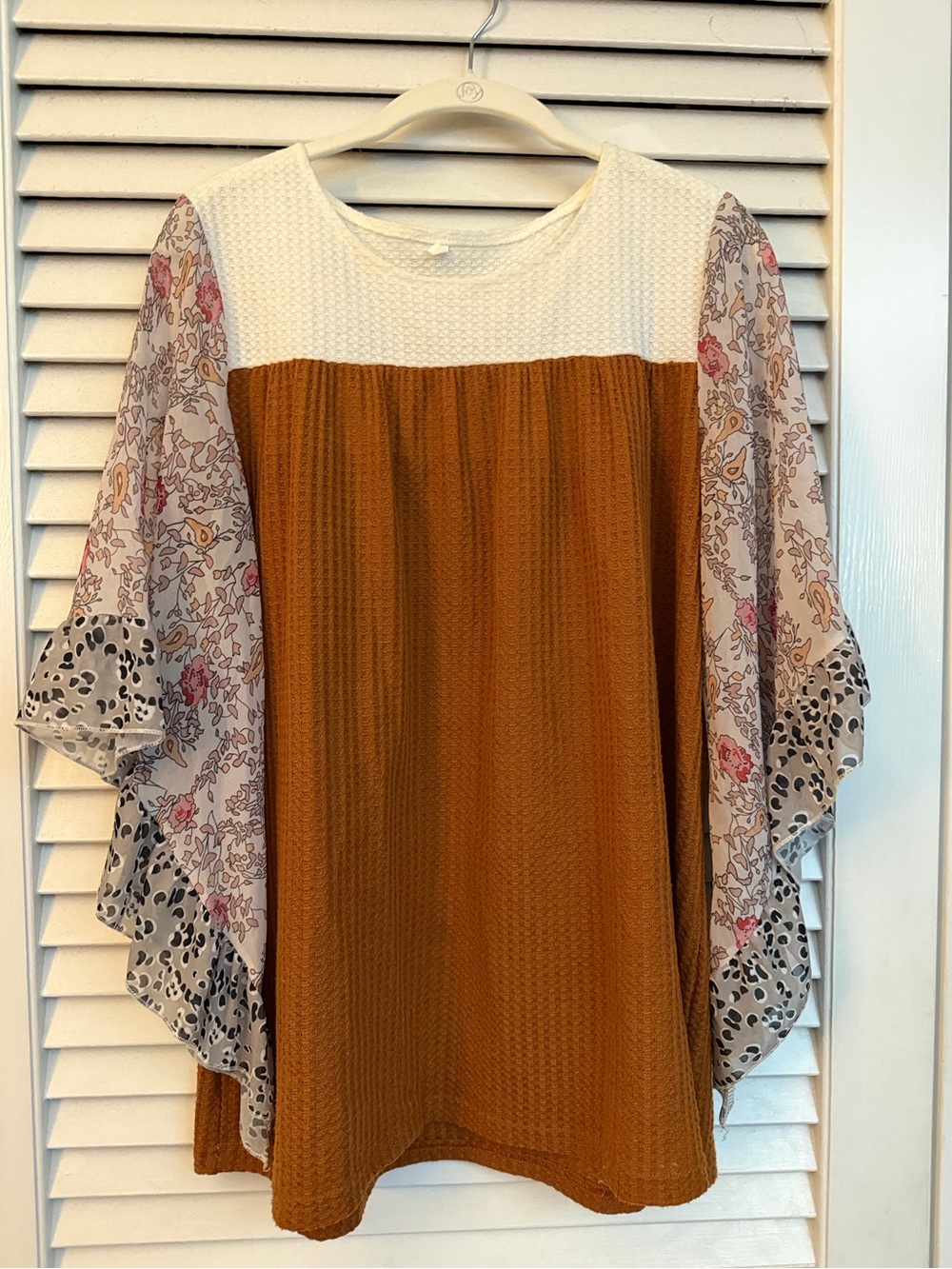 Source Unknown Rust Waffle-Knit Top with Floral Flutter Sleeves
